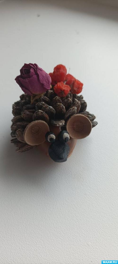 Какие дополнительные материалы можно использовать для украшения ежика. Еж, ежик. Поделки из природных материалов