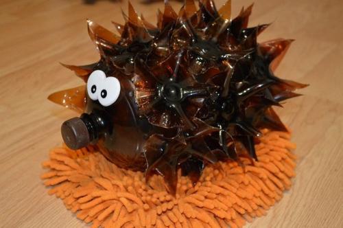 Как сделать иголки для лесного ежика из пластиковой бутылки. Поделка Ежик своими руками: 100 идей