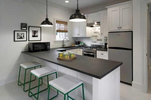 Дизайн угловой кухни с мойкой в углу и вытяжкой. Дизайн угловой кухни: 140 примеров и 10 советов дизайнера