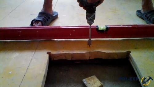 Как уложить половую доску на неровной поверхности. Выравнивание лаг