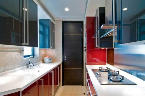 Прямой кухонный гарнитур для маленькой кухни. Кухонный гарнитур для маленькой кухни: 5 основ правильного выбора