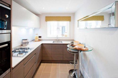 Прямой кухонный гарнитур для маленькой кухни. Кухонный гарнитур для маленькой кухни: 5 основ правильного выбора