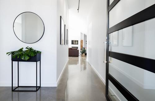 Что должно быть светлее пол или стены. Подбор цвета пола в квартире