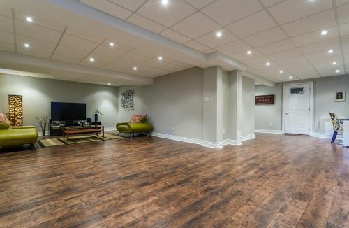 Что должно быть светлее пол или стены. Подбор цвета пола в квартире