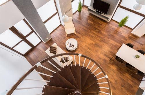 Что должно быть светлее пол или стены. Подбор цвета пола в квартире