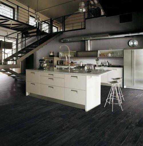 Темный пол в интерьере кухни. Керамогранит