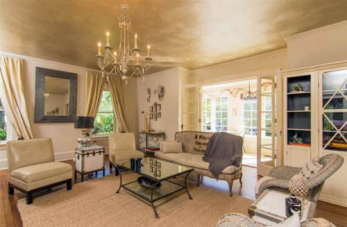 Модный цвет стен в гостинной. Цвет в современной гостиной