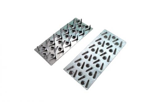 Какой оптимальный способ выравнивать и фиксировать брусья во время монтажа. Установка бруса вертикально. Крепление бруса к различным типам фундамента. Чем лучше скреплять брус между собой? Советы строителя срубов Способы крепежа бруса между собой