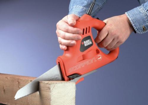 Какой оптимальный способ выравнивать и фиксировать брусья во время монтажа. Установка бруса вертикально. Крепление бруса к различным типам фундамента. Чем лучше скреплять брус между собой? Советы строителя срубов Способы крепежа бруса между собой