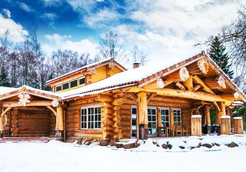 Какие преимущества и недостатки использования клееного бруса по сравнению с цельным деревом. Дома из бревна или клееного бруса?