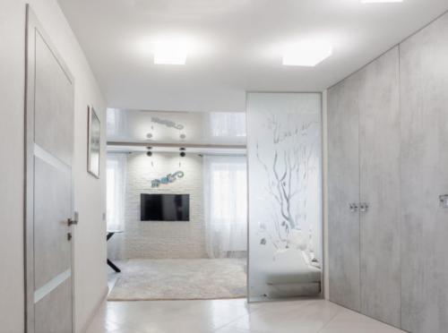 Интерьер с темной мебелью в гостиной 2022. Идеи современной гостиной 2022: планировка 24 Интерьер с темной мебелью в гостиной 2022. Идеи современной гостиной 2022: планировка 24