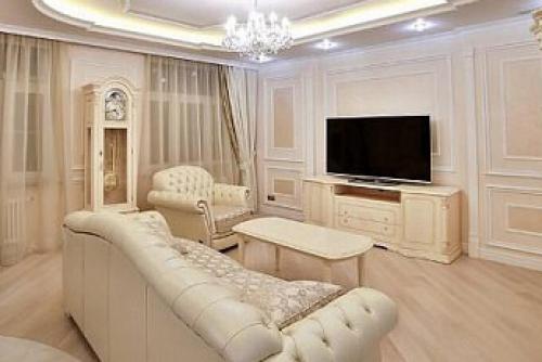 Интерьер с темной мебелью в гостиной 2022. Идеи современной гостиной 2022: планировка 31 Интерьер с темной мебелью в гостиной 2022. Идеи современной гостиной 2022: планировка 31