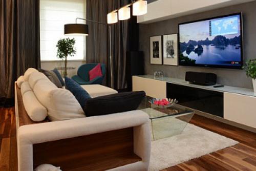 Интерьер с темной мебелью в гостиной 2022. Идеи современной гостиной 2022: планировка 30 Интерьер с темной мебелью в гостиной 2022. Идеи современной гостиной 2022: планировка 30