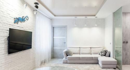 Интерьер с темной мебелью в гостиной 2022. Идеи современной гостиной 2022: планировка 23 Интерьер с темной мебелью в гостиной 2022. Идеи современной гостиной 2022: планировка 23