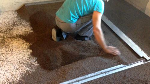 Сухая стяжка пола за один день. Плюсы и минусы сухой стяжки пола: для каких отделочных материалов такой вид основы подойдет больше всего?