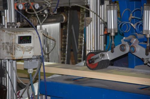 Является ли самодельный клееный брус более экологичным, чем покупной. Ми. Клей вреден для здоровья