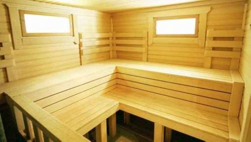 В какую сторону должно открываться окно в бане. Нужно ли окно в парилке? 01