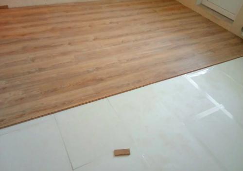 Как быстро уложить паркет или ламинат. Как уложить ламинат своими руками: основные правила и нюансы!