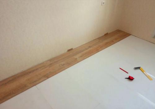 Как быстро уложить паркет или ламинат. Как уложить ламинат своими руками: основные правила и нюансы!