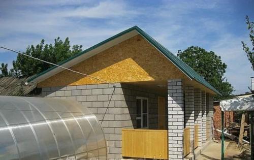 Крыши домов без фронтонов. Материалы для постройки фронтона 01 Крыши домов без фронтонов. Материалы для постройки фронтона 01