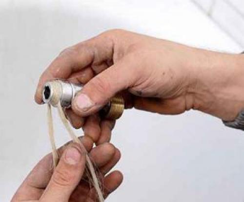 Что лучше пакля или ФУМ лента. Почему пакля лучше фум-ленты