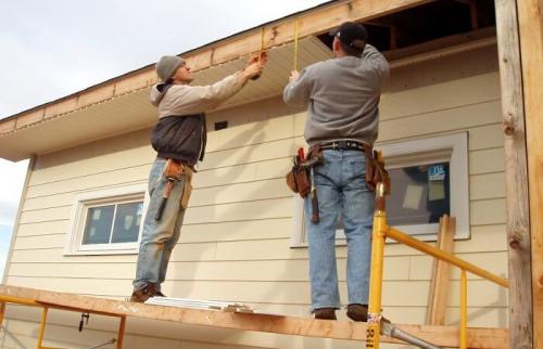 Недорогой ремонт частного дома своими руками. Как самому отремонтировать фасад частного дома