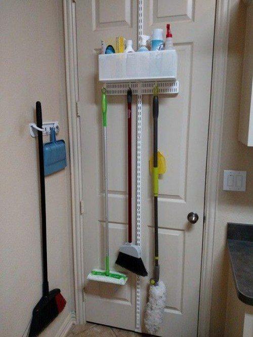 Как организовать хранения средств для уборки в маленькой квартире. Где можно оборудовать место для хранения средств для уборки жилища