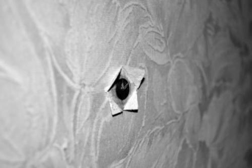 Как увеличить рисунок на стену с помощью лампы. №2. Канцелярские кнопки