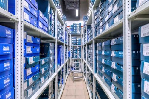 Удобное и эффективное хранение швабр и венек: 20 идей для дома 12