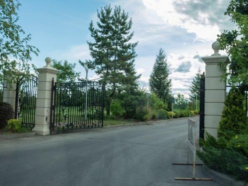 Дом Эмина в москве. Как выглядит загородный дом Эмина Агаларова 16