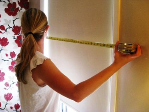 Какие инструменты и материалы необходимы для наклеивания обоев на винил. Технология поклейки