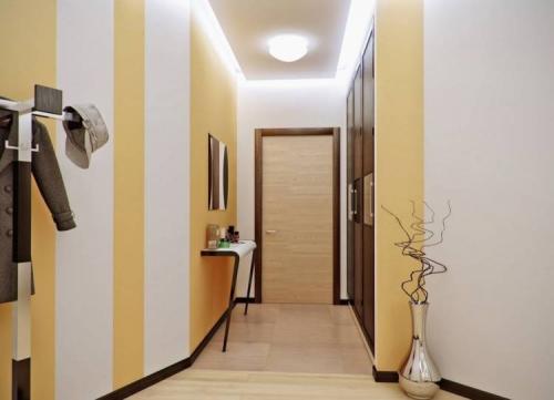 Прихожая для узкого коридора. Секрет №3. Мебель