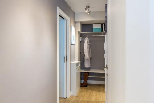 Узкий коридор в хрущевке. Как сделать прихожую в хрущевке больше? 36 Узкий коридор в хрущевке. Как сделать прихожую в хрущевке больше? 36