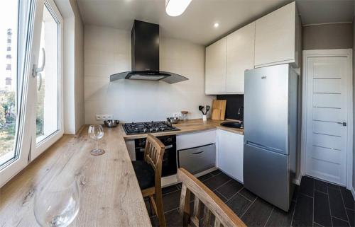 Угловая кухня 2 на 1.5: современный дизайн для компактной кухни 08