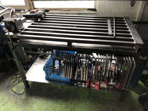 Стол на металлическом каркасе своими руками. Виды и чертежи