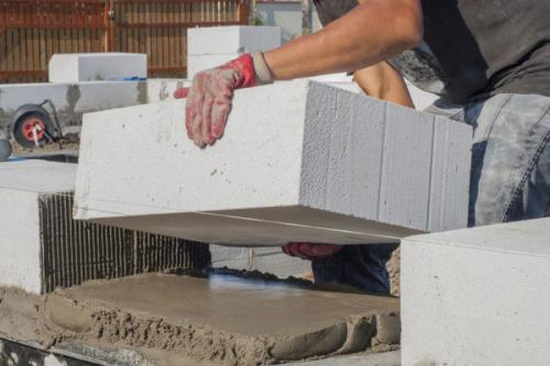 Какие способы укладки пеноблока наиболее эффективны. Как правильно укладывать пеноблок: 7 советов от строителей