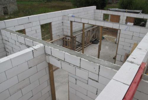 Какие способы укладки пеноблока наиболее эффективны. Как правильно укладывать пеноблок: 7 советов от строителей