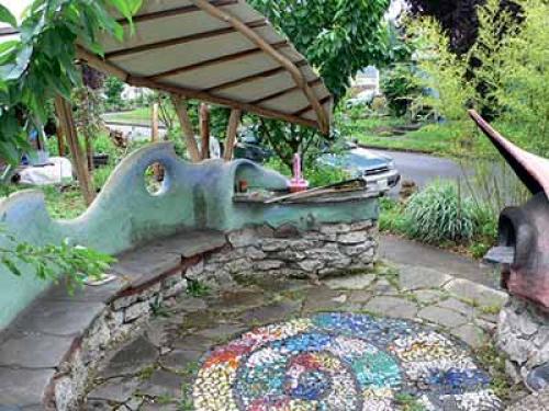 Скамейка с навесом для дачи своими руками. Дачные постройки: оригинальные скамейки под навесом