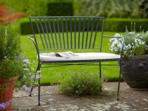 Как сделать скамейку из металла. Плюсы и минусы 02