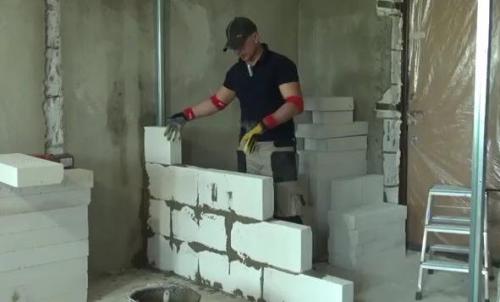 Укрепление стен из пеноблоков с помощью кирпичной облицовки 03