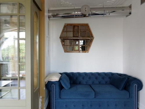 Какие были финансовые результаты от строительства доходного дома Прасковьи Курицыной. Бизнесмен отреставрировал обветшалую парадную в историческом доме Санкт-Петербурга