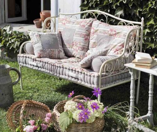 Скамейки из металла и дерева. Стиль