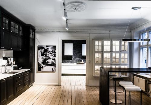 Цвет стен для темной комнаты. Оформление поверхностей: стены, пол и потолок