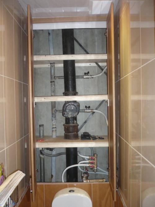 Удобное и эффективное хранение швабр и ведер в квартире 10