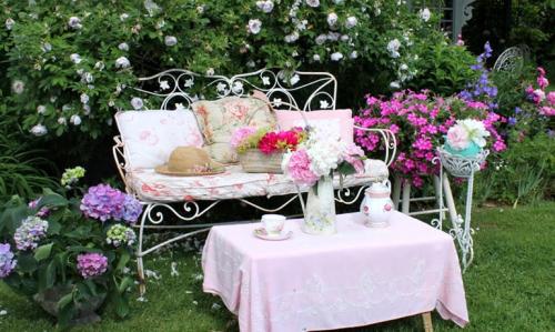 Скамейка из профиля 40х20. Разнообразие металлических скамеек