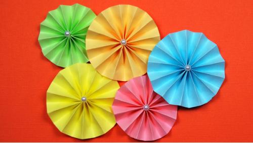 Удивительные бумажные цветы: создайте их своими руками и украсьте свою стену 18 Удивительные бумажные цветы: создайте их своими руками и украсьте свою стену 18