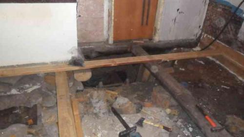 Какие меры предосторожности следует принимать для предотвращения прогибания лаг в деревянном доме. Что делать, если деревянный пол прогибается?