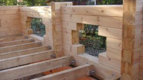 Как правильно подготовить поверхность для установки лаг пола в деревянном доме. Методы установки