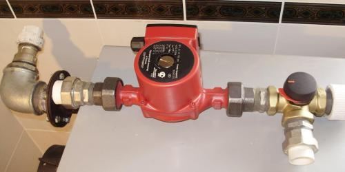 Какие факторы необходимо учитывать при выборе циркуляционного насоса для частного дома