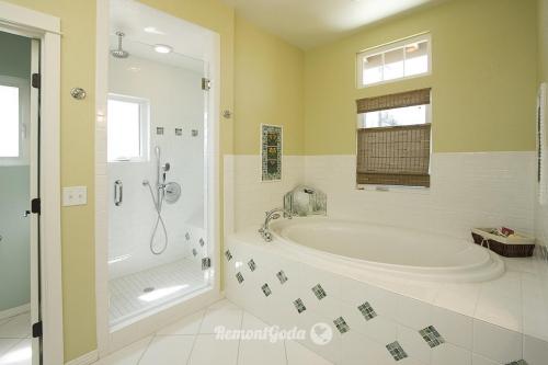 Сколько стоит ремонт в ванной 2020. Стоимость ремонта ванной комнаты: потолок, стены и пол, цена